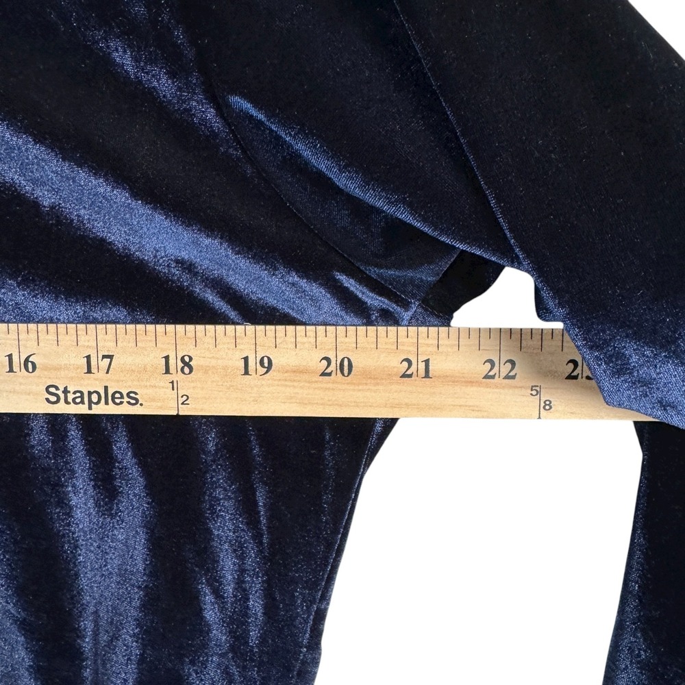 Fabletics Womens Sz M Velvet Velour Hoodie Zip Up Jacket Navy Blue Gold Hardware - Picture 6 of 8